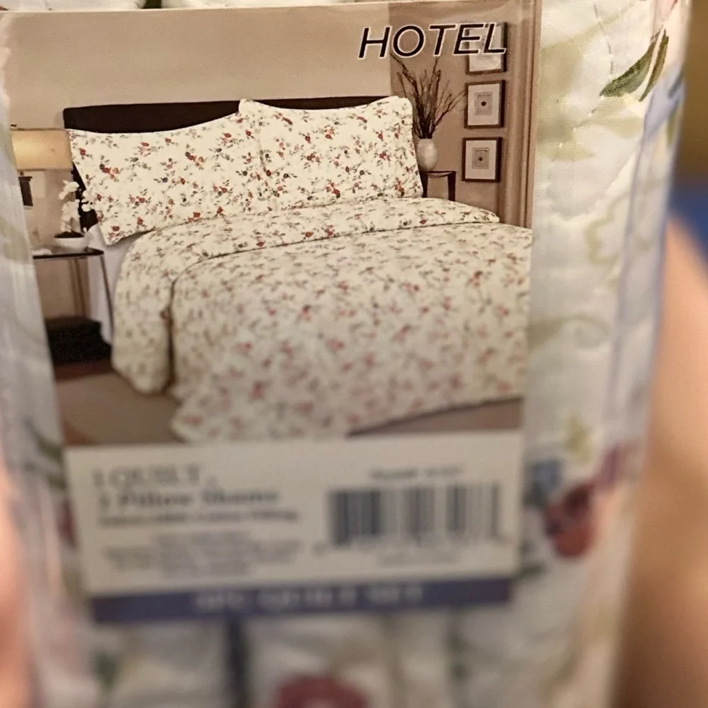 Hotel at home Queen 3pc Quilt set Pink and Mauve floral print